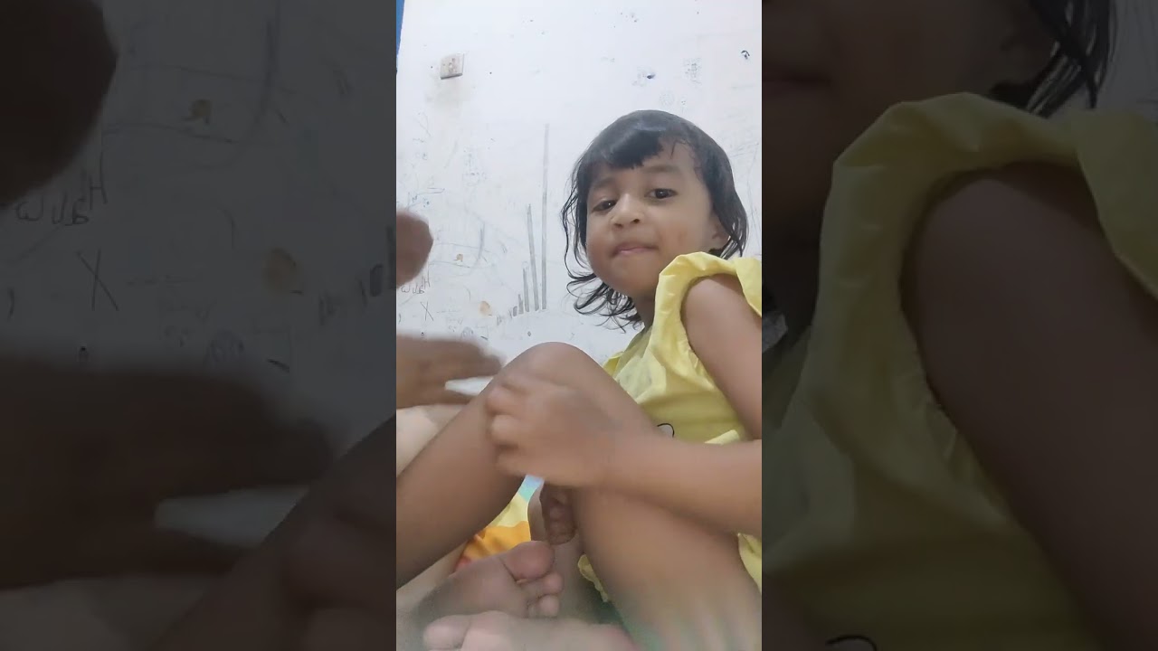 Sebelum tidur, Icel berdoa dulu 😘