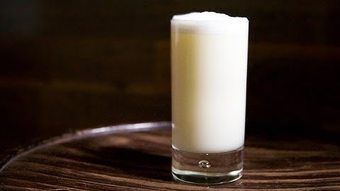 How to Make a Ramos Gin Fizz Cocktail - Liquor.com