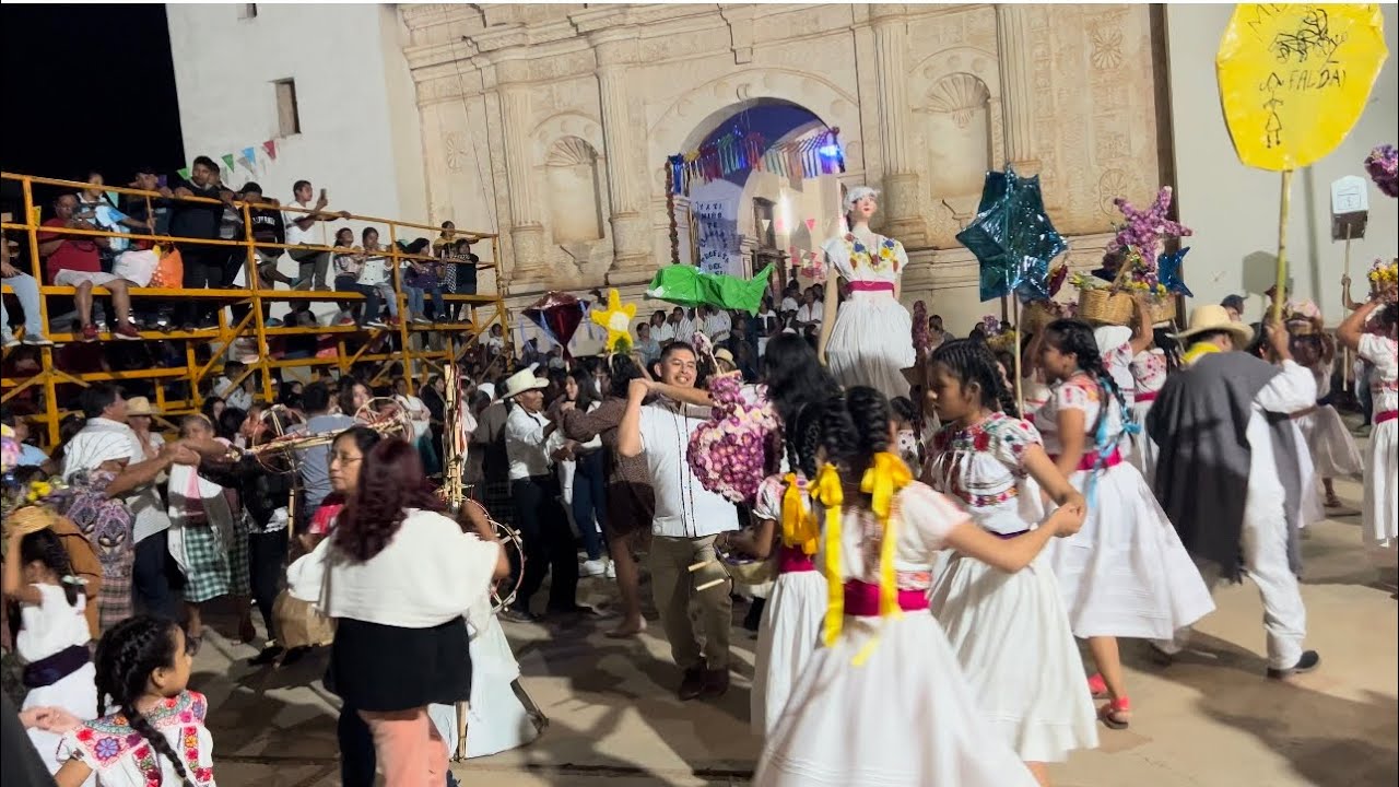 Sigue la calenda en honor a San Juan El Bautista en San Juan Tabaa, Oaxaca