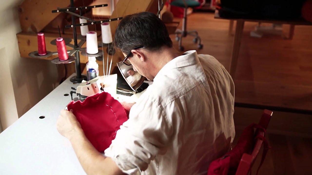 Vidéo : Fabrice Genevois coud un zafu à la machine dans son atelier