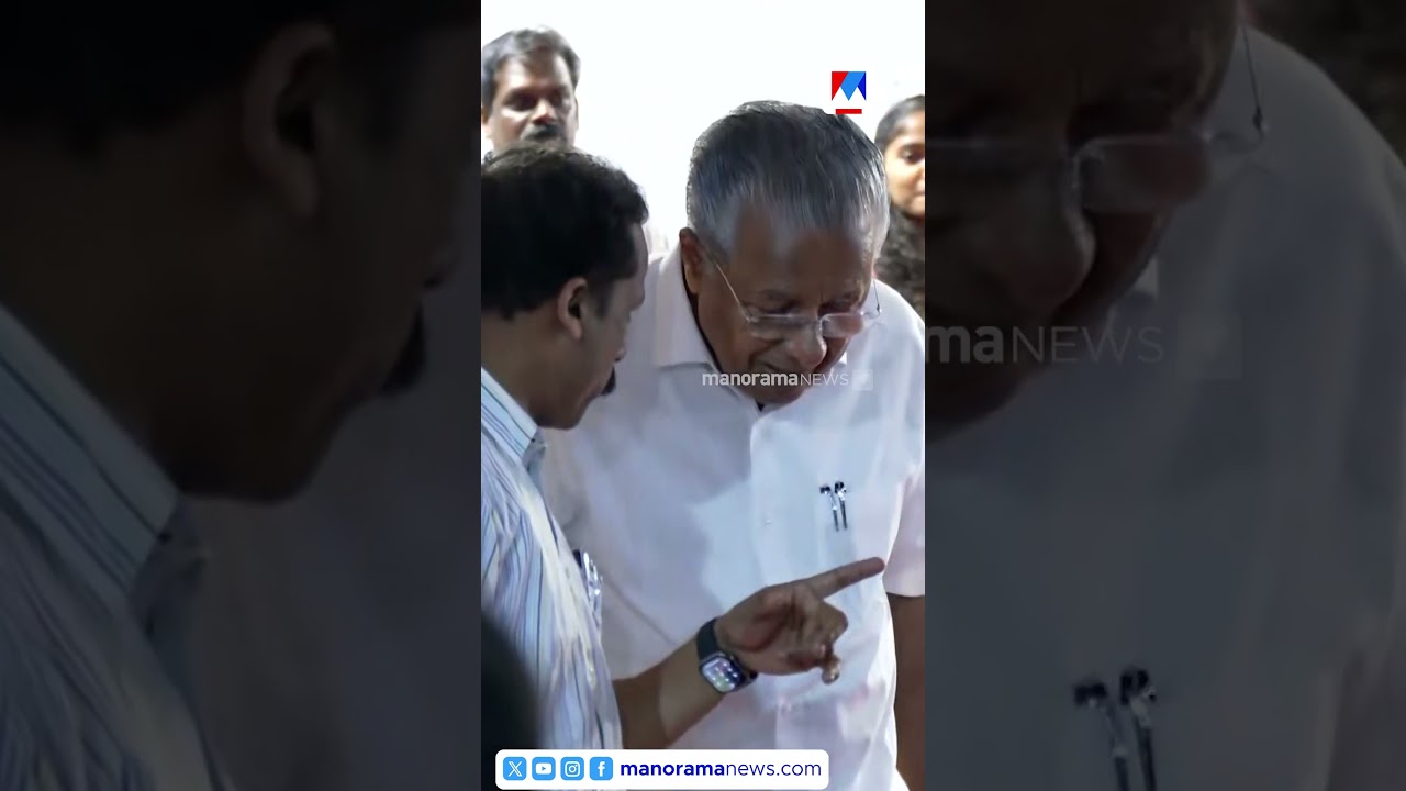 സെൽഫിക്ക് ശ്രമിച്ച് ജില്ലാ പഞ്ചായത്ത് അംഗം. ‘നോ’ പറഞ്ഞ് മുഖ്യമന്ത്രി | Pinarayi Vijayan