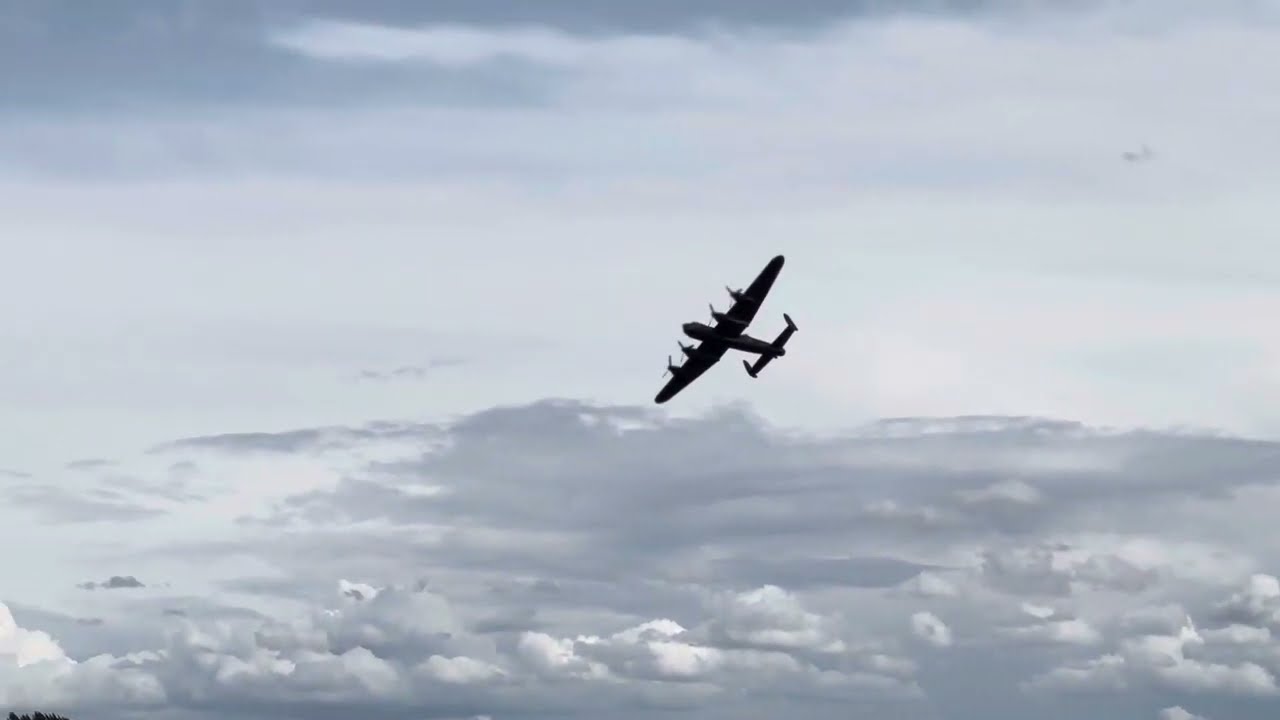 Flying Legend’s Airshow East Leeds Airport (RAF Church Fenton) BBMF Lancaster Full display 16.07.23