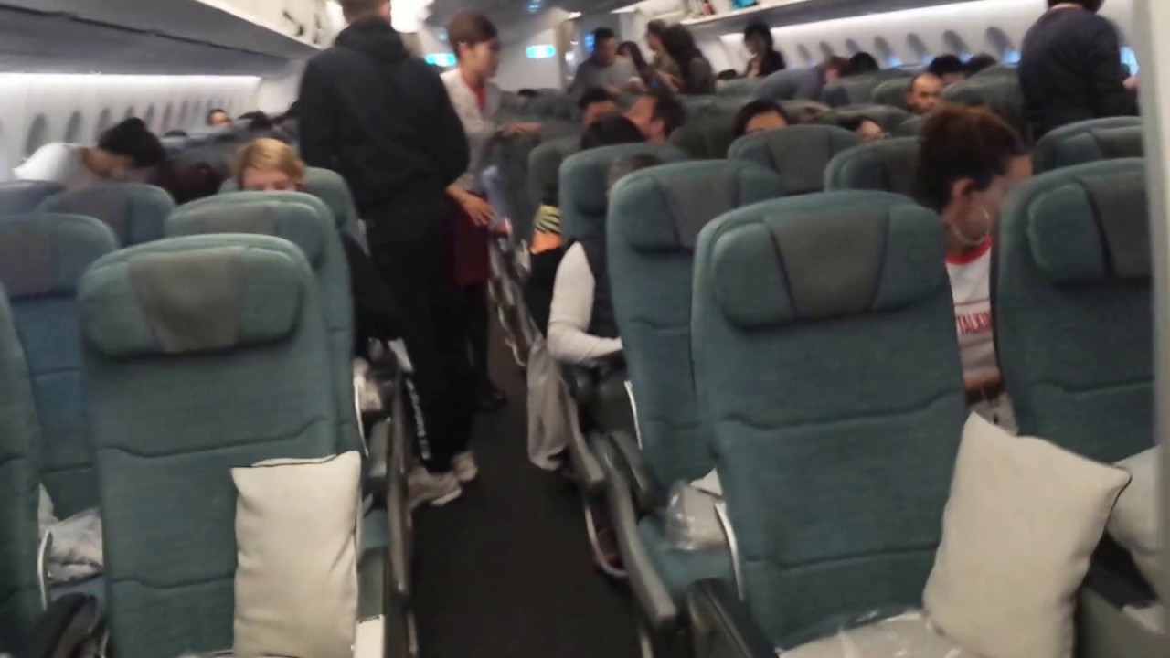 Cathay Pacific, boarding the new A350 at Paris CDG