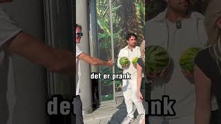 ALDRI si dette til jenter i Oslo!! Se full video på profilen vår! #oslo #sommer #pranks #humor