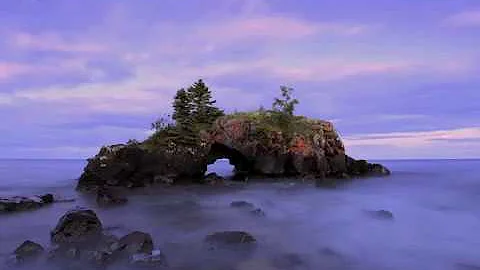 Ojibwe Word of the Day Aabita-niibino-giizis ᐋᐱᑕᓃᐱᓄᑮᓯᔅ᙮ 'July, The Midsummer Moon'