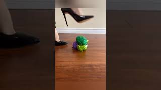 Crushing kick in high heels! Crush fetish! Trampling on sandals. Trample! ASMR. Boots crush