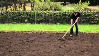 How to sow a new lawn - Gro-Sure
