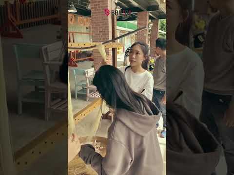 Makan Mi Hanyut Dalam Air !