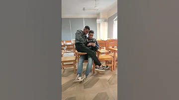 دخل عليها وقلها شوفي بيخونك مع ميييين 