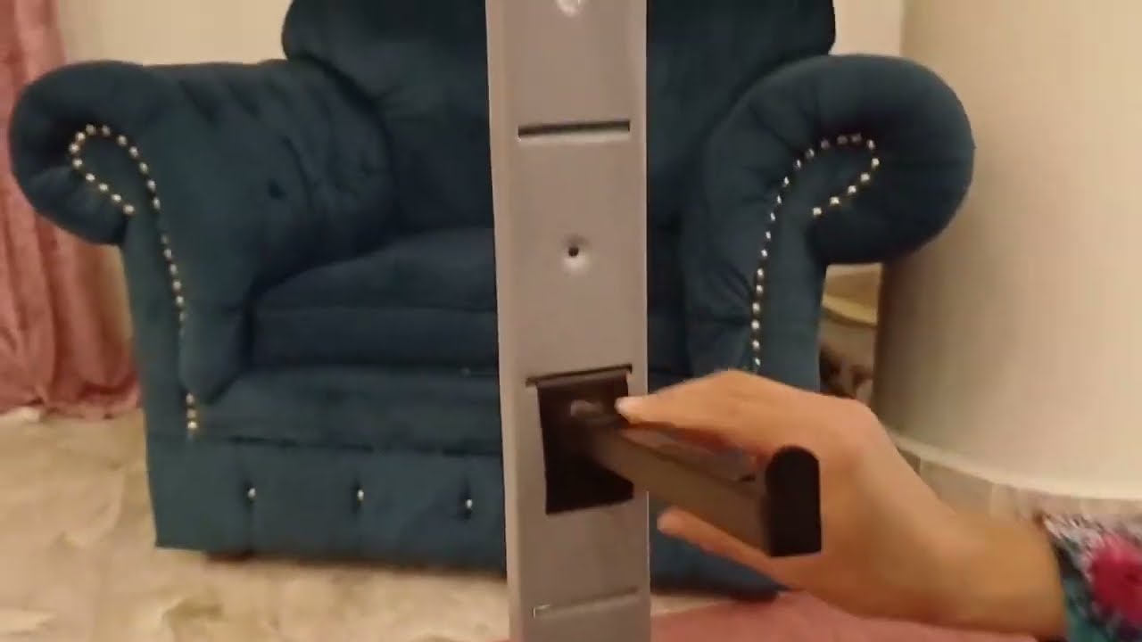 رفوف المحلات ركبتها ف المطبخ وحليت اكتر مشكله بنقابلها تحت الرخامة #تجديد_المطبخ 