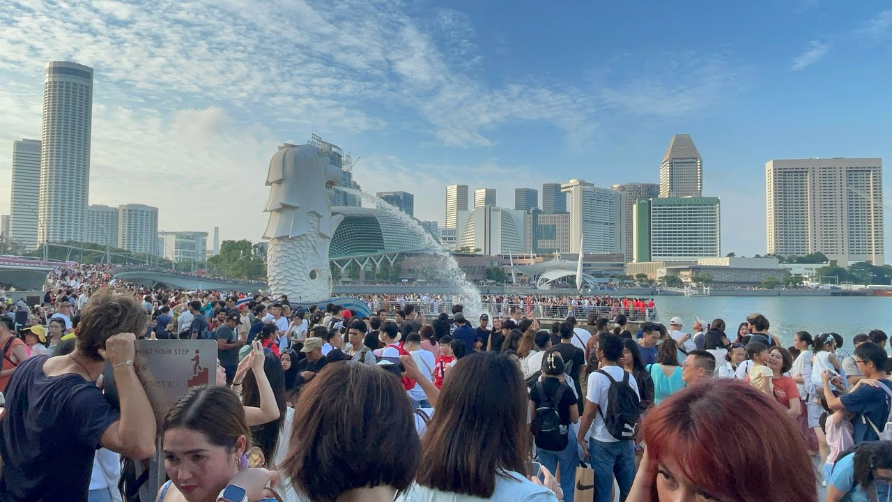 Singapore City Walk Tour || Walk Around Marina Bay Sands || Tuoi Singapore