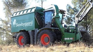 Claas Xerion 4000 Equipped w/ NHS 450 Wood Chipper Working Hard in The Forrest | Skovbygaard