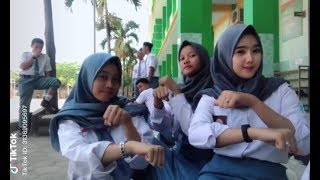 Viral  Tiktok  Entah apa yang merasukimu versi anak sekolah