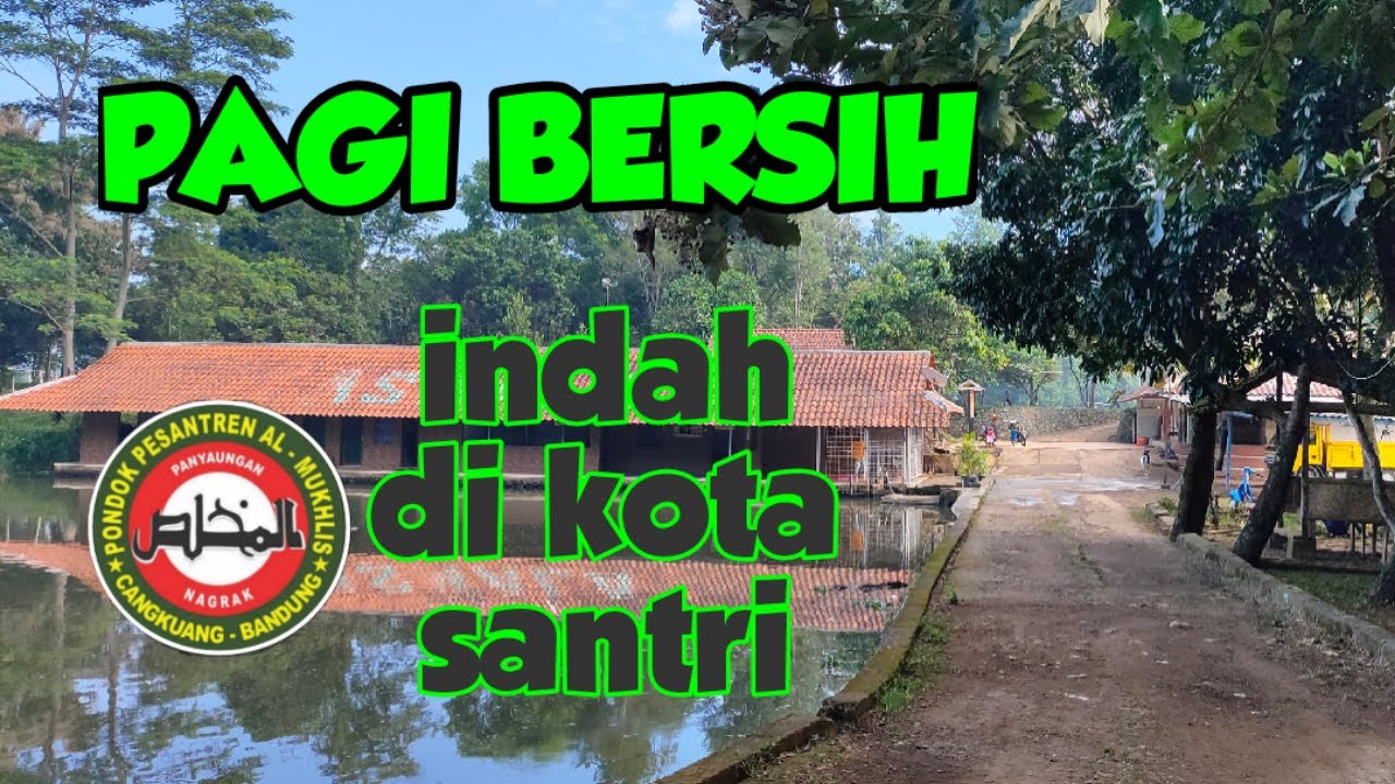 Kegiatan bersih-bersih Pagi Santri Putra Pondok Pesantren AL-MUKHLIS