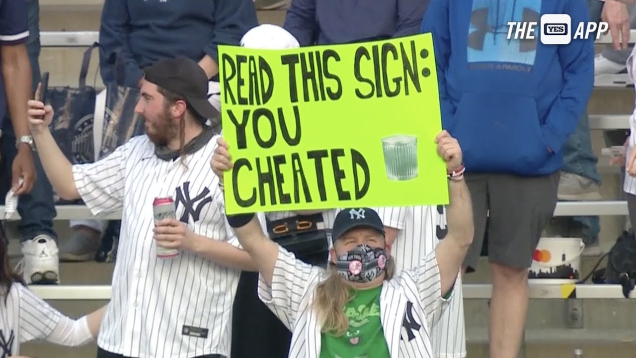 Yankees fans welcome Astros back to the Bronx