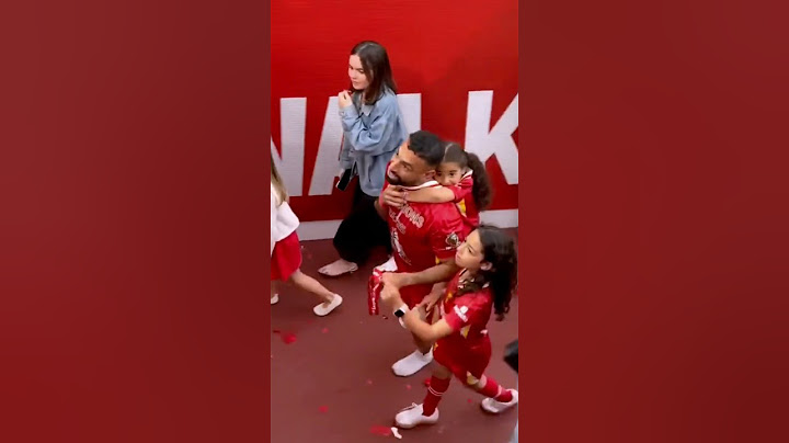 شاهد لقطة "كيان"👶 بنت محمد صلاح التي أضحكت جماهير ليفربول😂