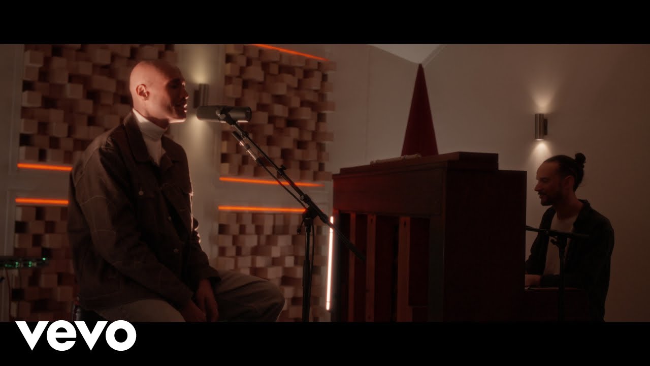 Watch Julien Andriana - Petit (Live Session) on YouTube Watch Julien Andriana - Petit (Live Session) on YouTube