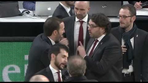 Tension between Andrea Trinchieri and Sito Alonso