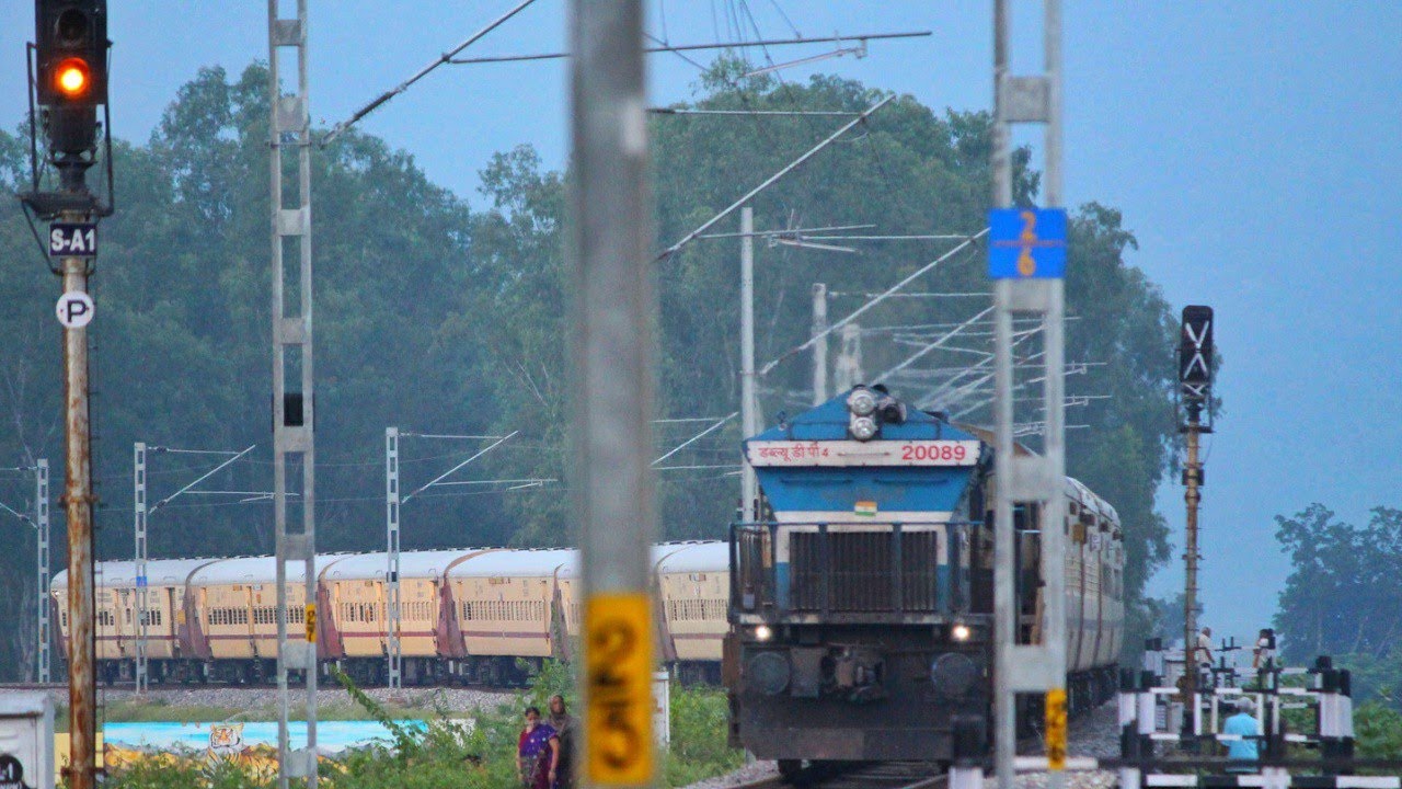 TALGO TRAIN ENGINE | India's Fastest Diesel Loco with Yog Nagri Rishikesh Udaipur Express
