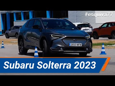 Subaru Solterra - Maniobra de esquiva (moose test) y eslalon | km77.com