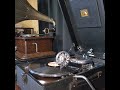 春日 八郎 ♪旅の燈台♪ 1954年 78rpm record. HMV Model No 102 Gramophone