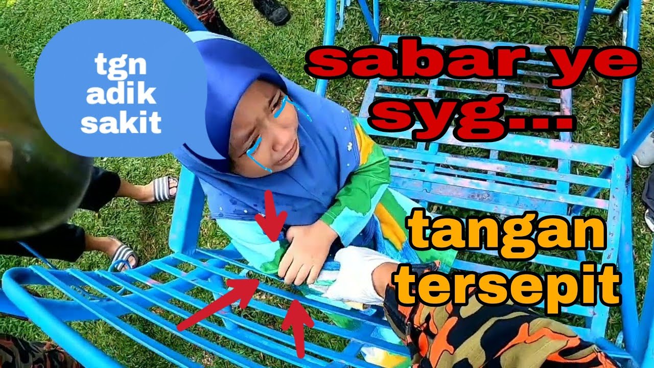 tangan adik sakit 😭😭 | tangan tersepit di buaian