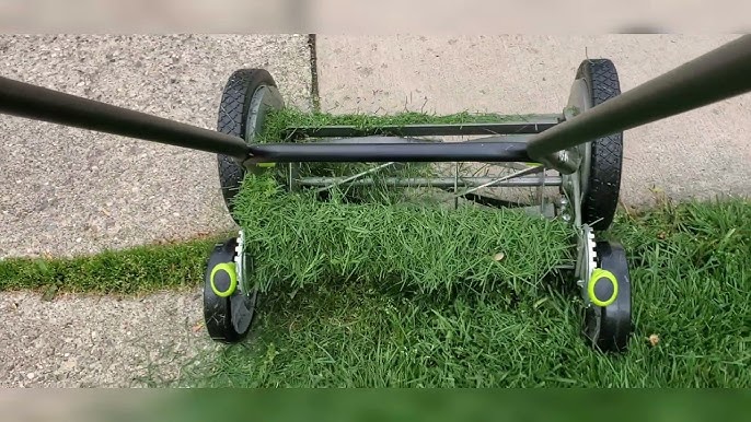 Earthwise Reel Mower Review // First Impression // Reel Mowing Lawn for the  First Time 