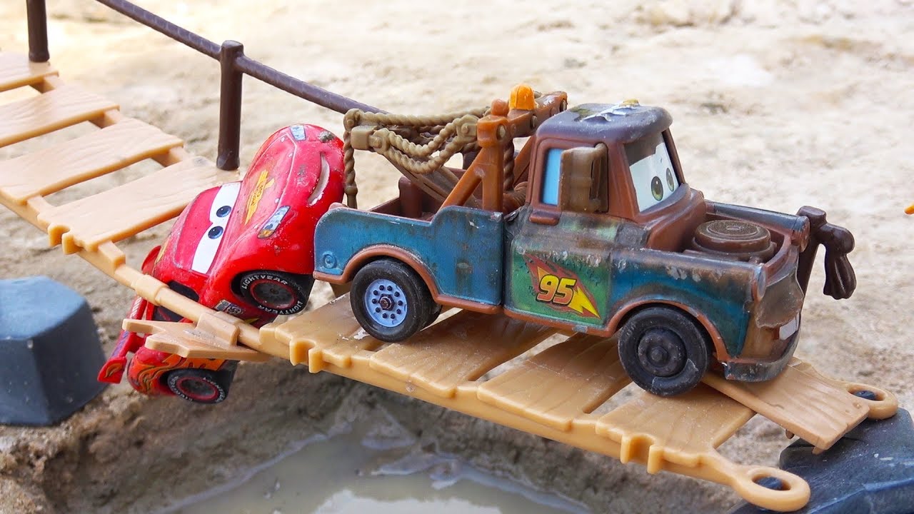 Download Lightning Mcqueen falls in the water. Disney Cars Mater toys play