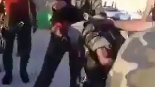 شاهد مقاتل من الجيش الحر في #إدلب يقع أسيراً بأيادي قوات النظام الأسدي