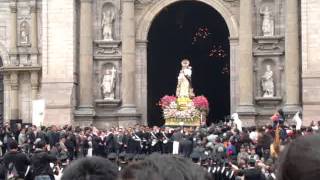 Santa Rosa de Lima saliendo en procesion de la Catedral