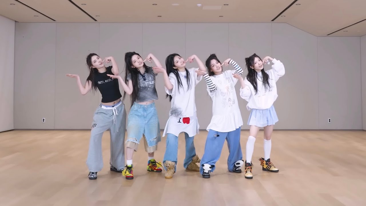 Illit - ‘Jellyous’ Dance Practice (MIRRORED) Illit - ‘Jellyous’ Dance Practice (MIRRORED)