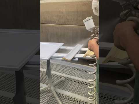Процесс покраски фасадов