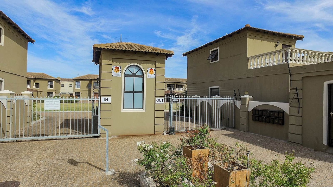 3 Bedroom Townhouse for sale in Western Cape Cape Town Tableview
