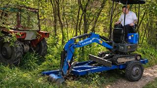 Unloading Mini Excavator from Trailer | Rippa R10