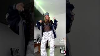 Nicole Favre bailando vía TikTok