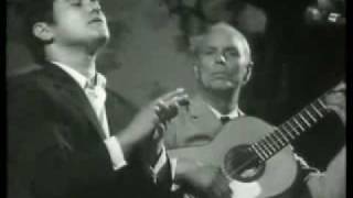 Meneses canta por Tientos-Tangos, con la guitarra de Diego del Gastor. chords