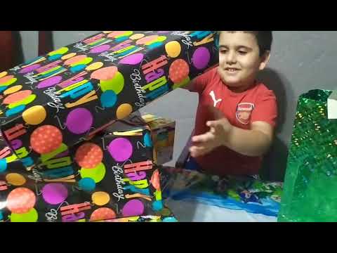 Video: Տղայի համար նվերների ընտրանքներ 1 տարեկանում ծննդյան օրվա համար