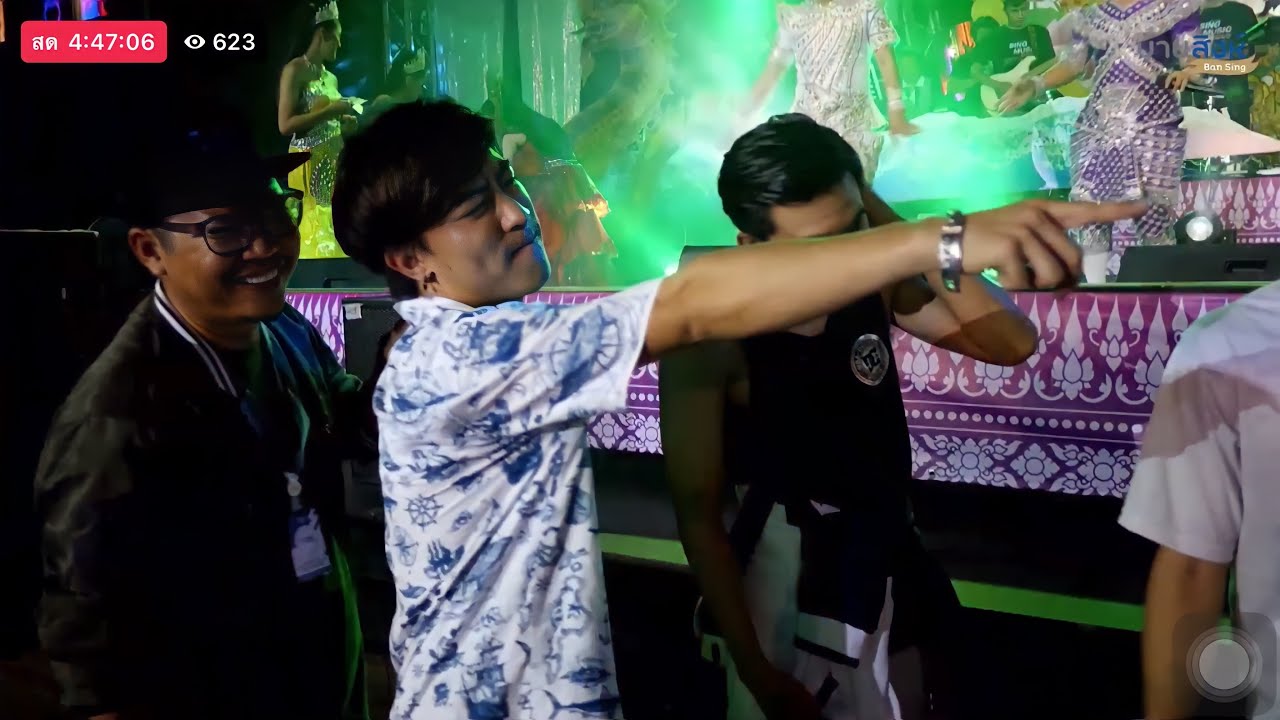 นุ๊ก ปาย นำทีมเต้นหน้าฮ้าน ม่วนกุ้ปปป🤣 หมอลำขวัญใจมหาชน 8-5-65