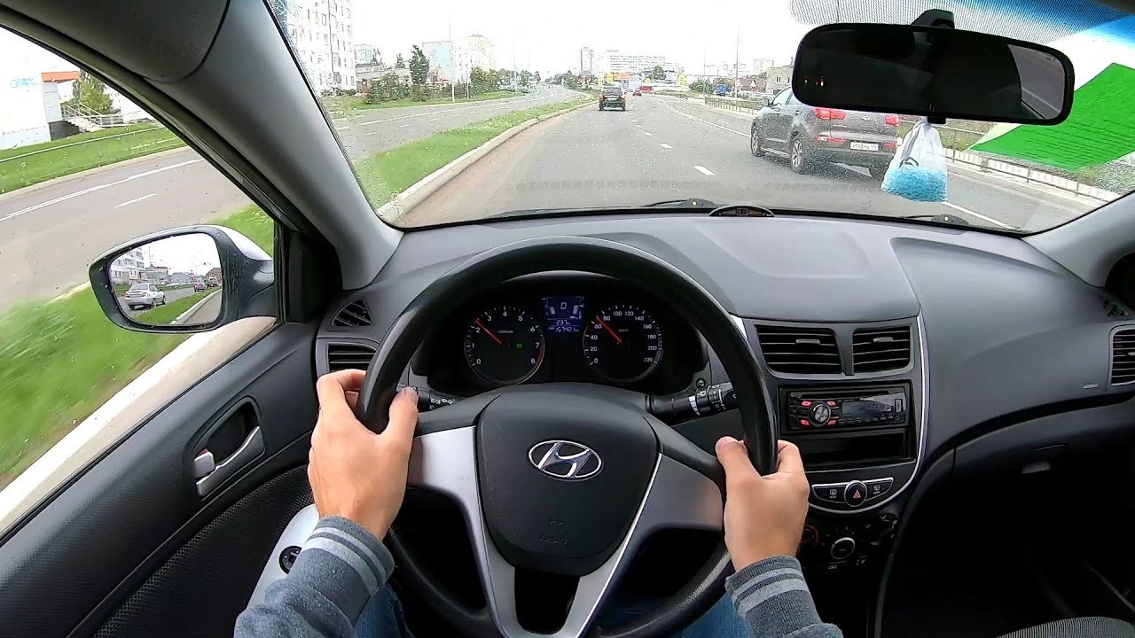 Тест драйв солярисом. Hyundai Solaris pov Test Drive. Hyundai Accent тест драйв. Солярис тест драйв. Парень с Хундай Солярис.