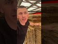 Плити з очерету які їдуть для накриття відпочинкового комплексу