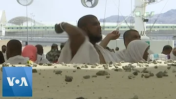 Hajj Pilgrims Participate in ‘Stoning of Devil’ Tradition in Saudi Arabia