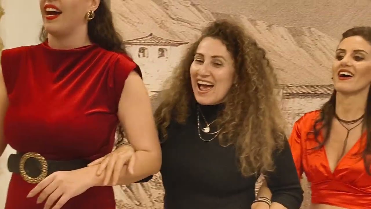 Μπεράτι, εγώ είμαι μαύρος κ άσχημος, μιας χείρας ζήτησα φιλί.