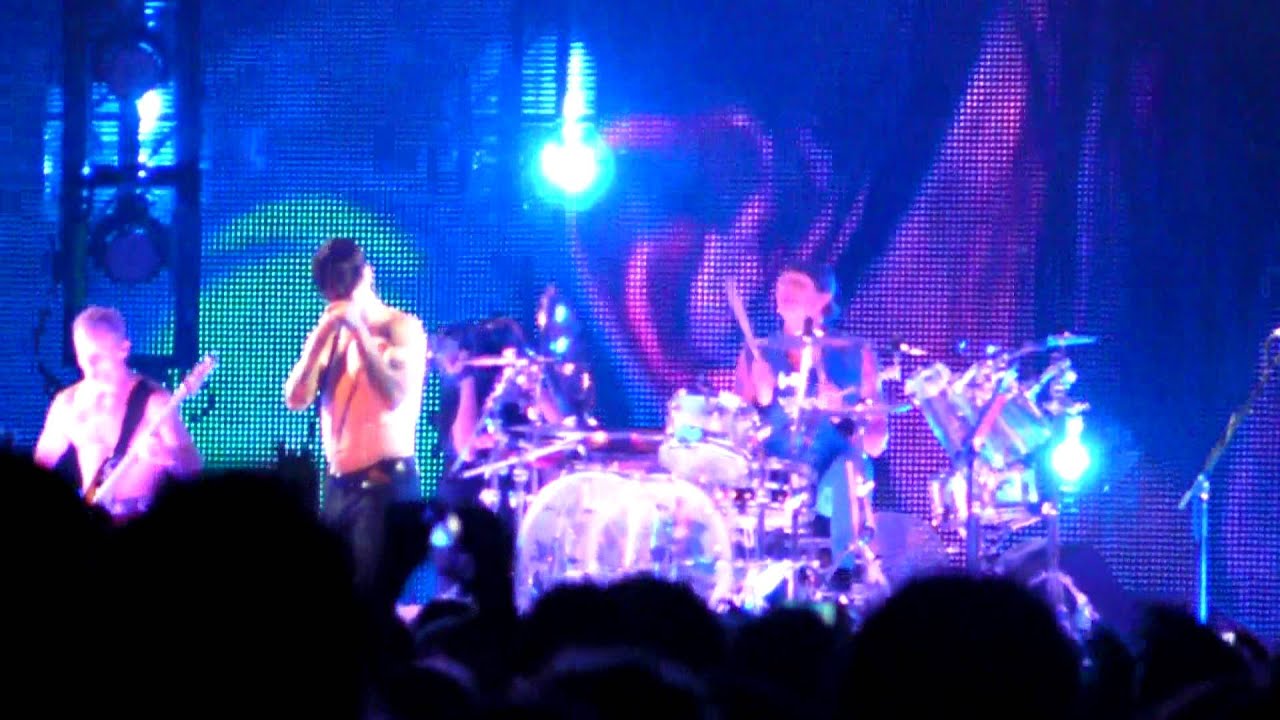 RED HOT CHILI PEPPERS live at LG arena Birmingham 19/11/11