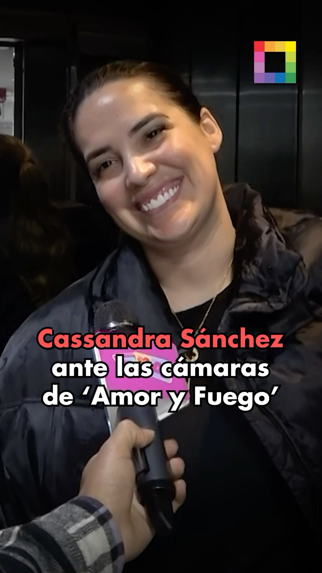 Cassandra Sánchez ante las cámaras de ‘Amor y Fuego’. #AmorYFuego #CassandraSánchez