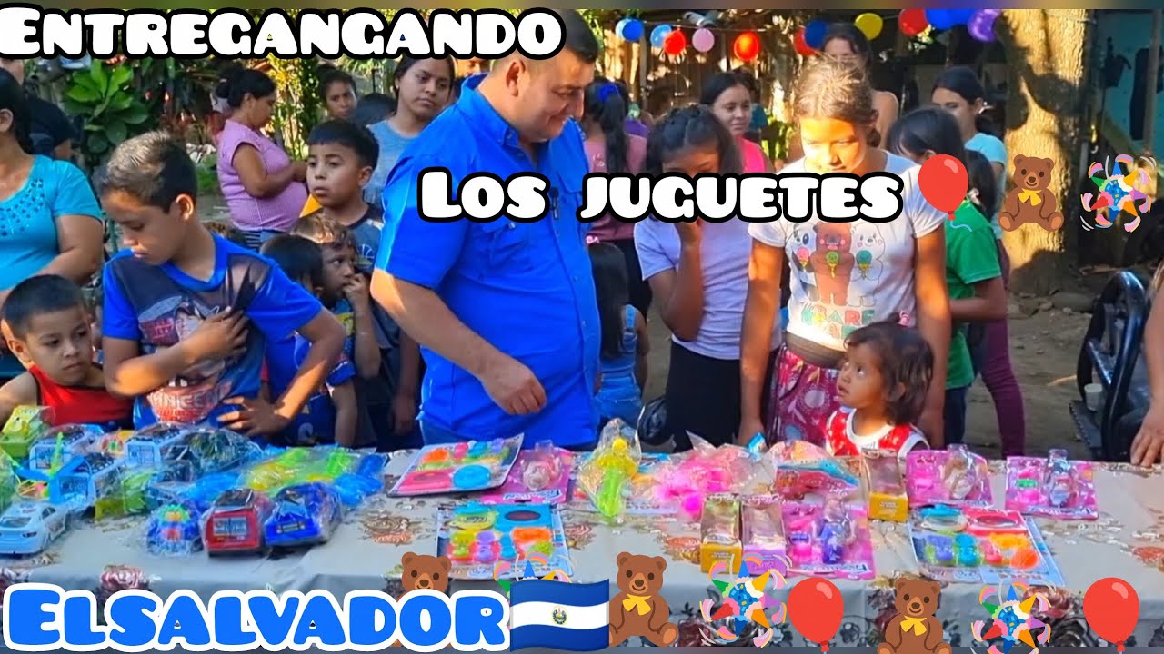 ENTREGANDO LOS JUGUETES A LOS NIÑOS DEL CANTÓN 