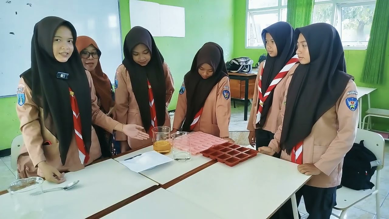 SOUP - LAB: Sains Terapan Berbasis Ekonomi Sirkular melalui Pembuatan Sabun dari Minyak Jelantah