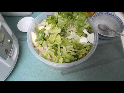 Video: Salad Cepat Sederhana Dengan Sprat Dan Crouton
