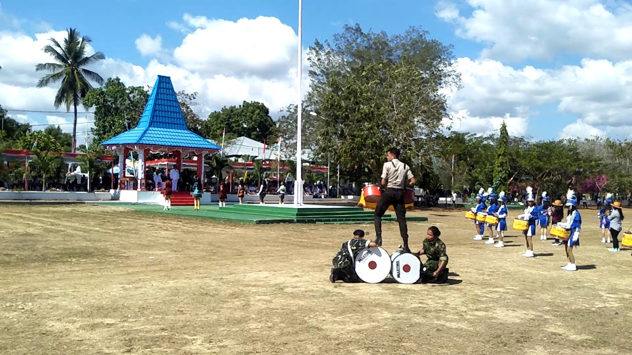 Defile Drum band SMA andaluri sumba timur di Lapangan pahlawan waingapu