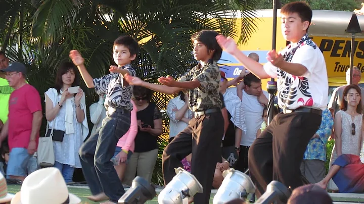 Hula show on Kuhio Beach - Littles group 2 (May 2016)