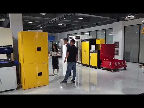 Deiiang Ductless Fume Hood Customer Visit in the Showroom